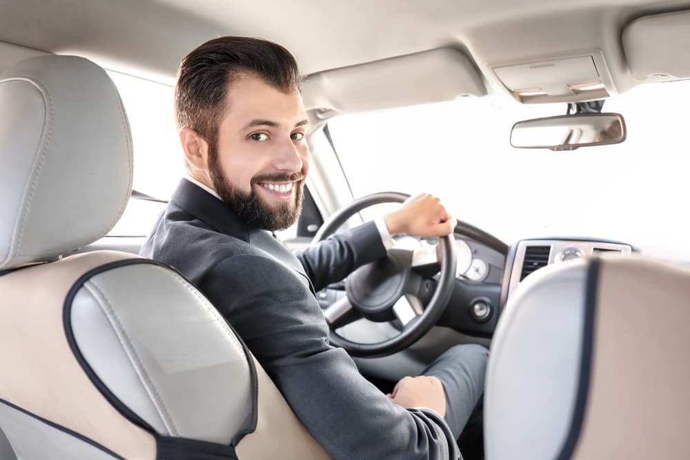 Cuando te toca manejar eres muy cuidadoso y lo haces bajo una tensión extrema porque te distraen tus emociones. 
<br>