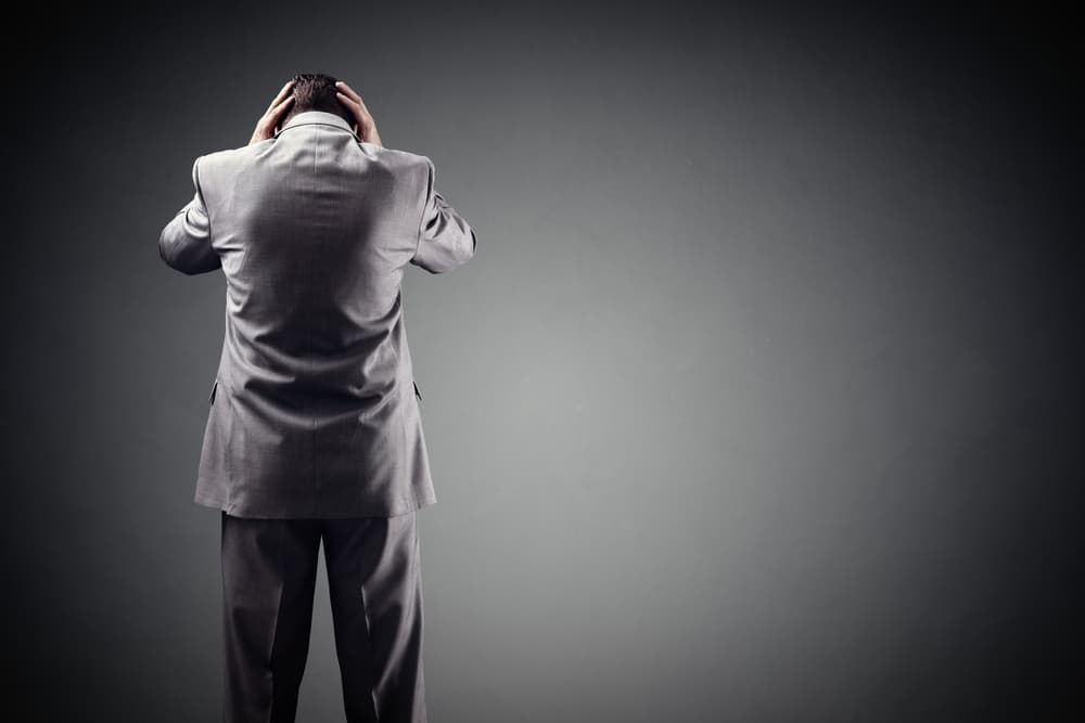 También puede ser un presagio de la llegada de alguna desgracia grave que puede orillarnos a actuar en desesperación o bien nos llene de vergüenza e incomodidad. 
<br>