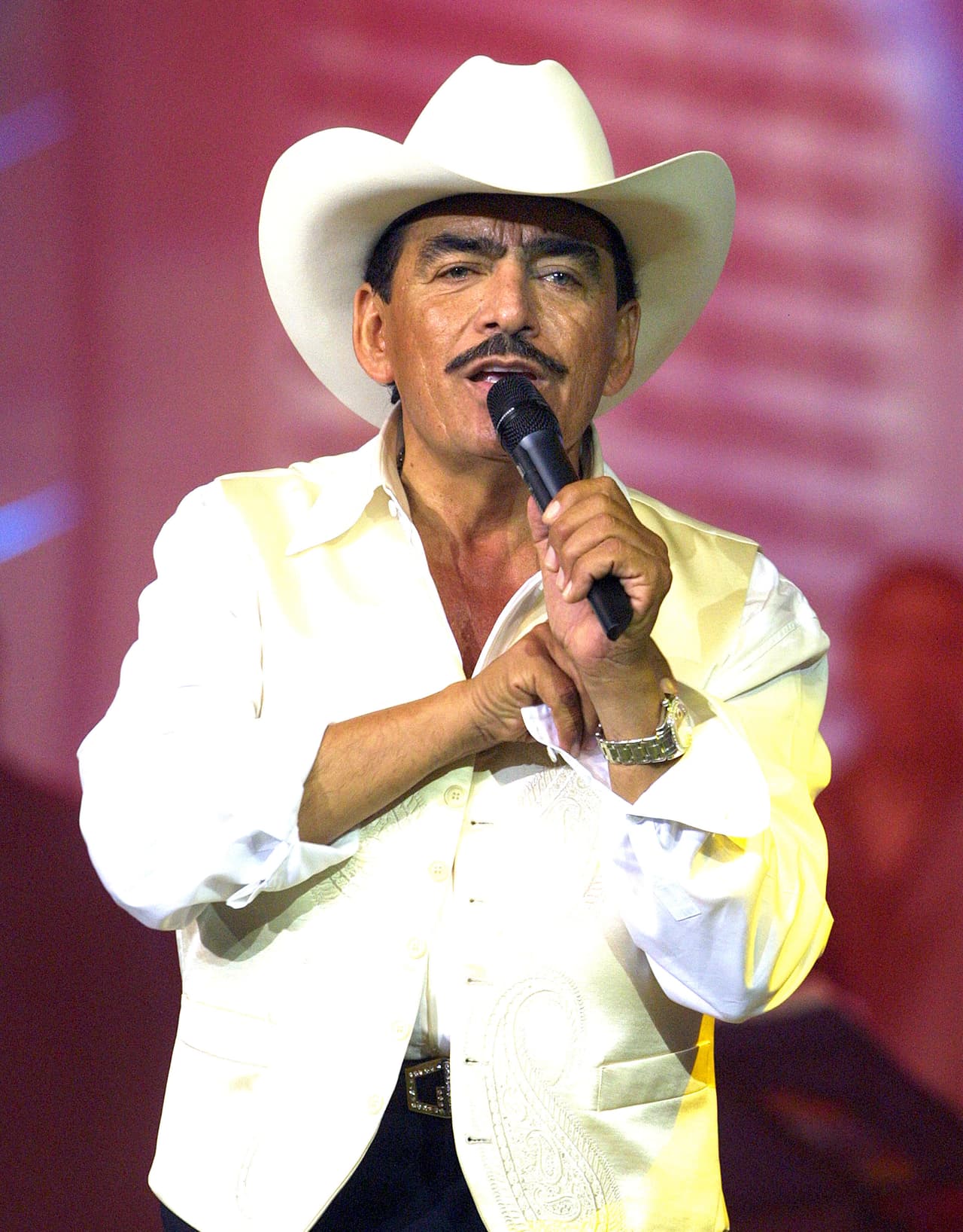 Uno de los momentos más tristes del 2015 fue la partida del “Rey del Jaripeo”, Joan Sebastian, la cual dejó una gran huella en su familia y fanáticos.