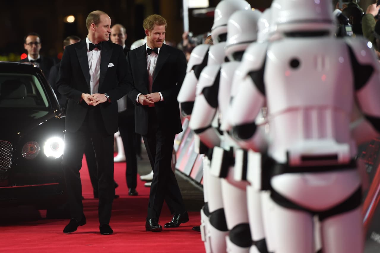 Los príncipes William y Harry lograron ver el resultado final de la filmación este martes, en la noche, durante el estreno de 'The Last Jedi' en Londres.