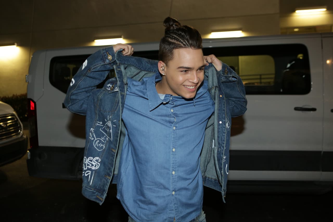 Brian no se queda atrás como modelo.