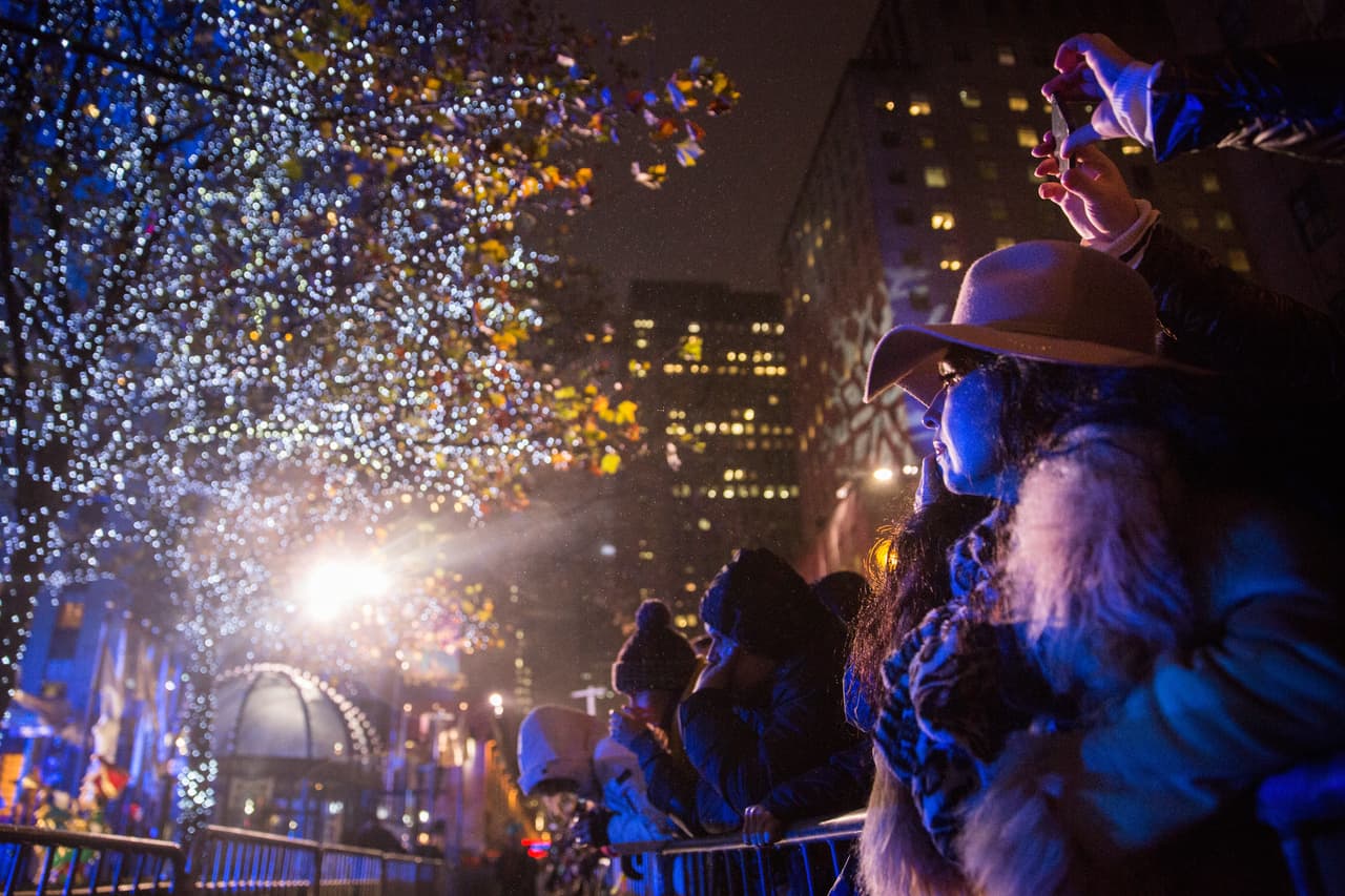 El alcalde de NY, Bill de Blasio, fue una de las personalidades invitadas para apretar el botón.
