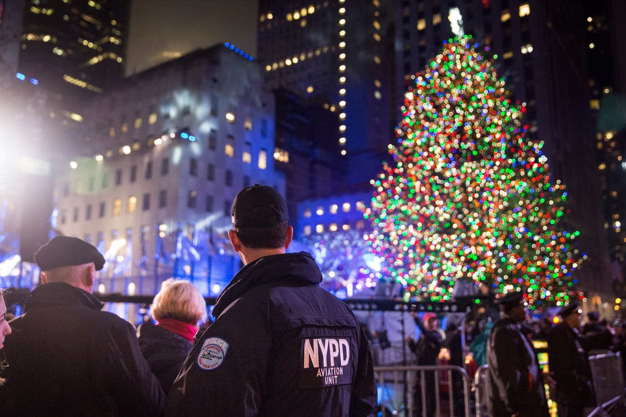 Así fue la tradicional Ceremonia de Iluminación del árbol Rockefeller