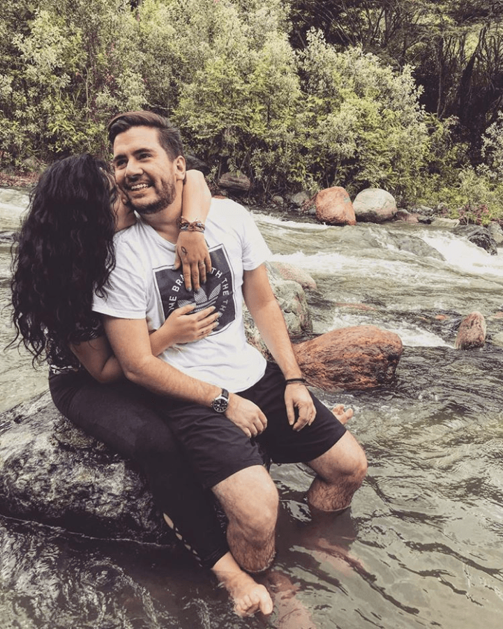 Santi y Laurita nos divierten con sus ocurrentes consejos de pareja y su podcast
<b><a href="https://audioboom.com/channel/casados-y-complicados">‘Casados y Complicados’</a></b>.