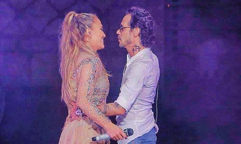 Tiempo despúes del beso volvieron a reunirse en el escenario durante el mes de abril, pero está vez Jlo no le permitió otro beso.