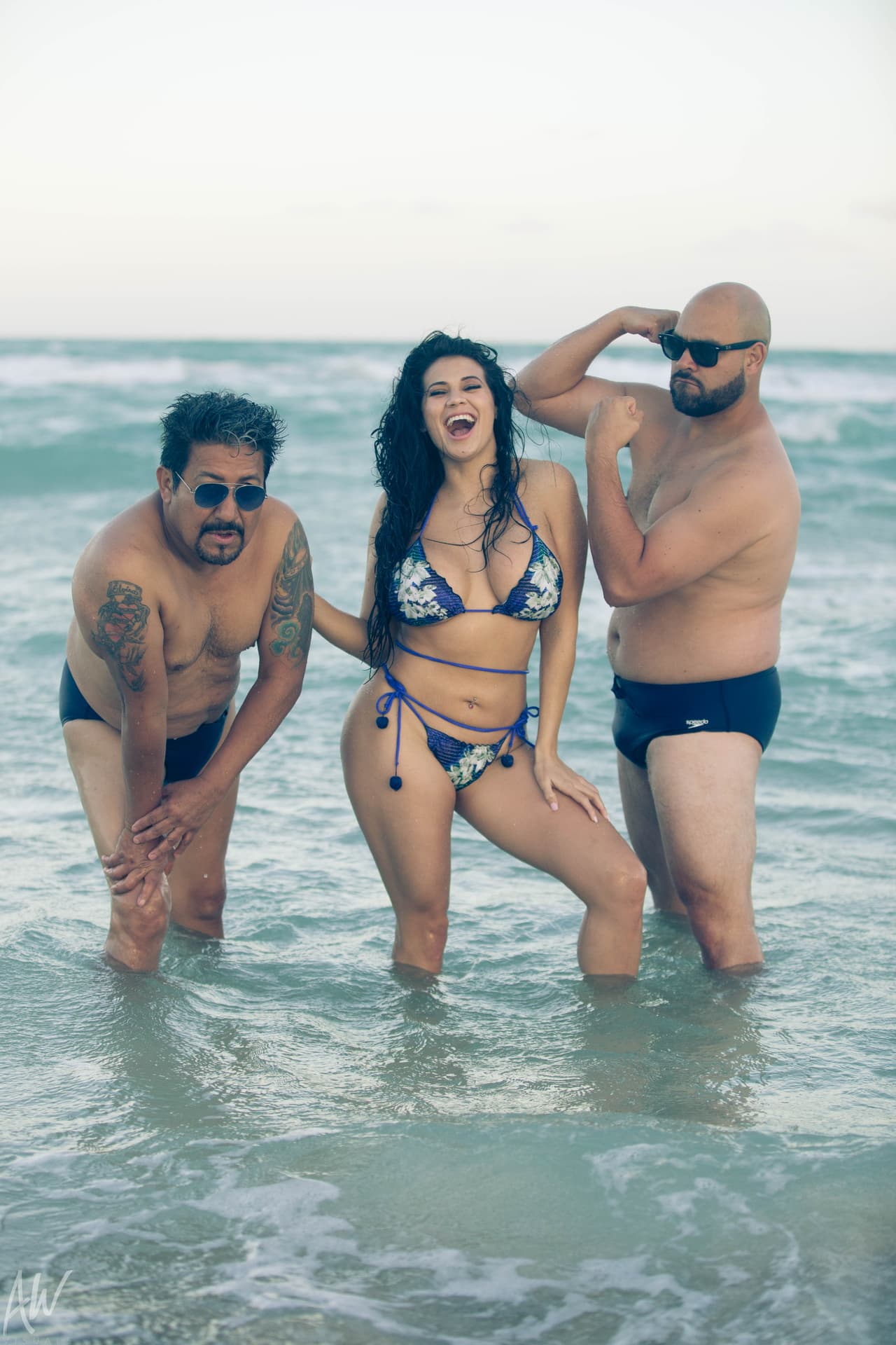 Hace unos meses,
<b>Andr茅s El Feo</b>,
<b>Carla Medrano</b> y
<b>Ra煤l El Pel贸n</b> paralizaron las redes con una sesi贸n fotogr谩fica desde las playas de Miami.