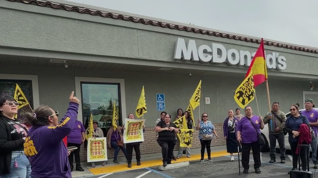 “Nos estaban maltratando”: Empleados de McDonalds’s se van a huelga por malos tratos y robo de salario de su supervisora