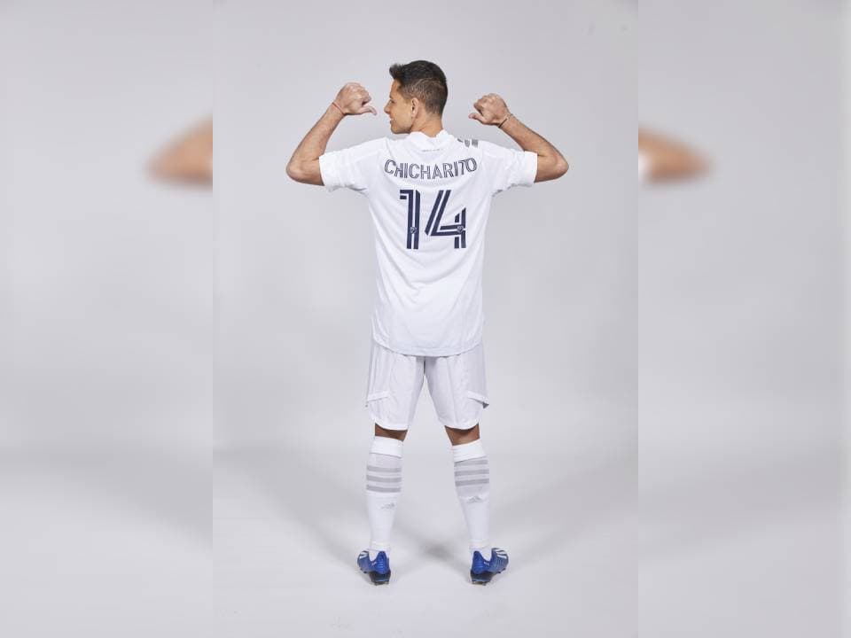 Portará su tradicional número 14, como en las Chivas, el Manchester United y el Real Madrid.