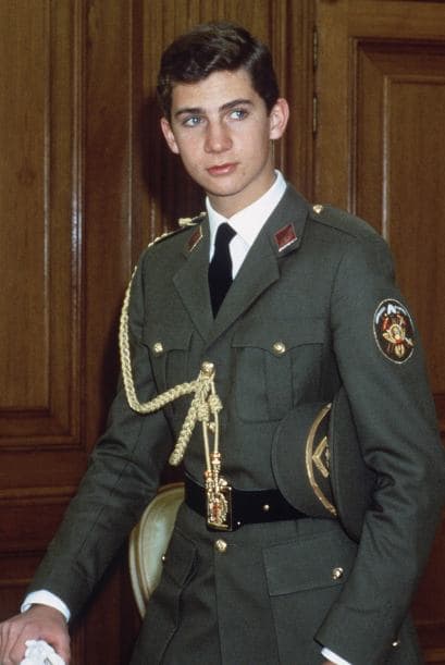 Desde pequeño comenzó a prepararse y a aprender sobre el funcionamiento de las instituciones del Estado.