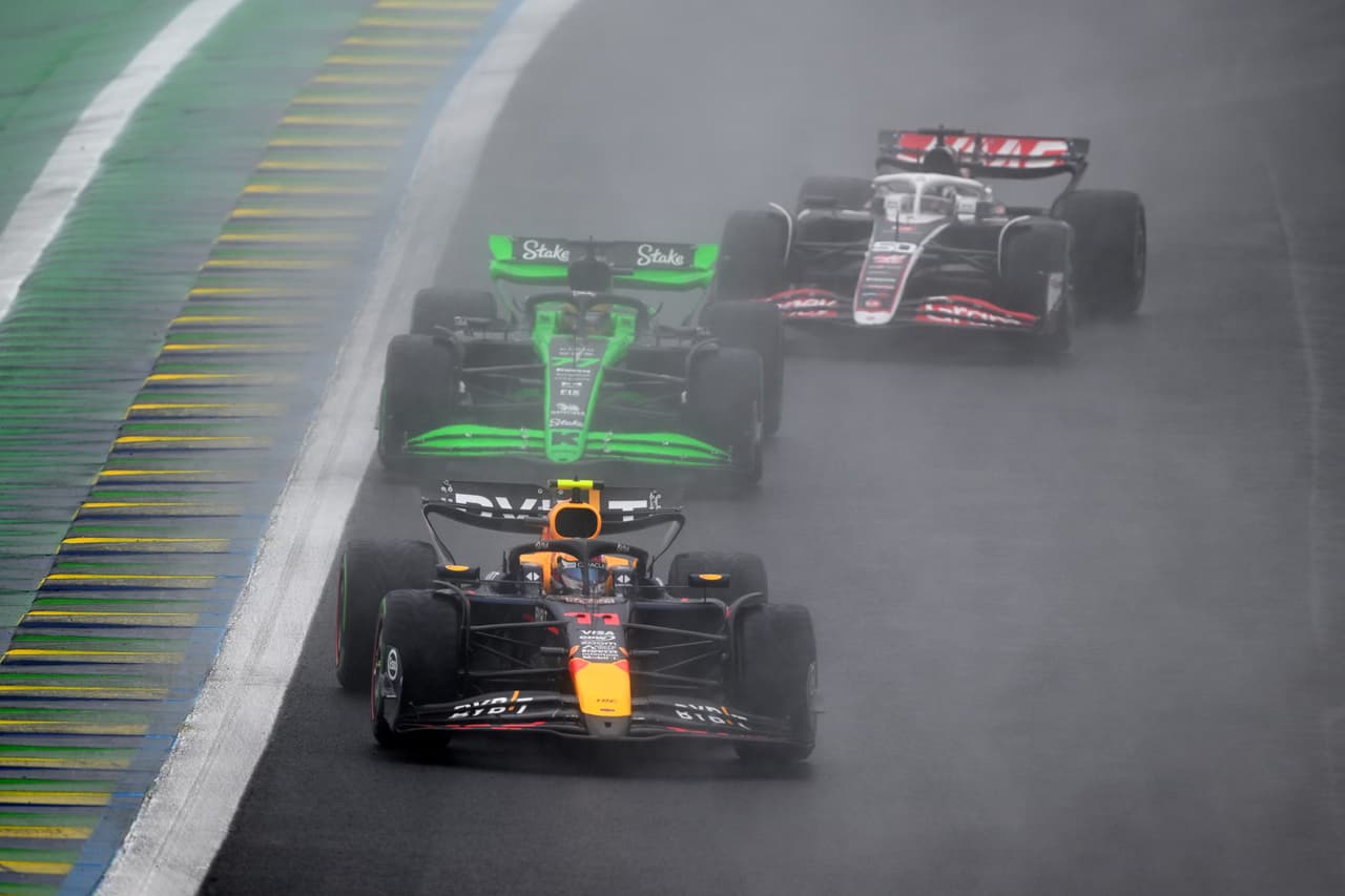 ¡Locura total! Checo sin puntos y Verstappen gana tras salir 17