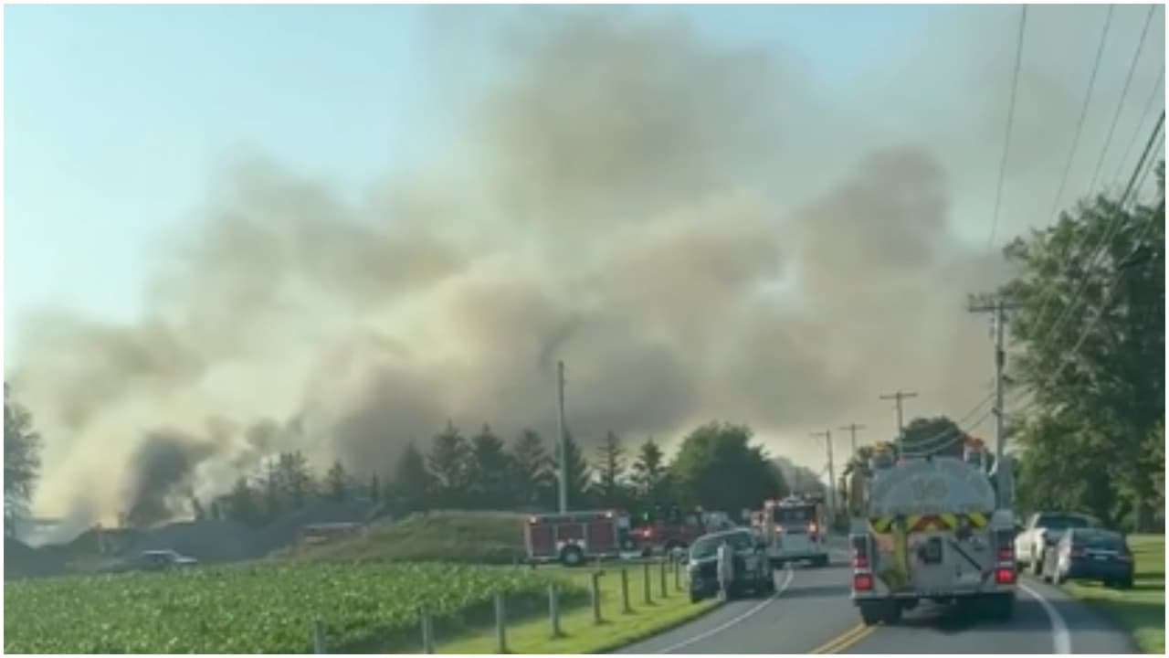 Evacúan residentes por explosión en edificio de mantenimiento de Rapho en Lancaster