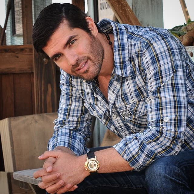 Una de ellas es que ha vivido en celibato desde hace casi 15 años, hasta que encuentre a la mujer ideal para formar una familia.