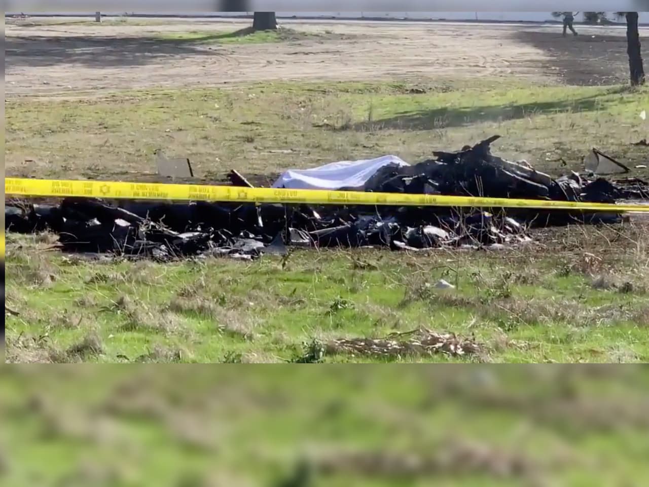 Muere el piloto de un avión que se estrelló contra un árbol en Santa Clarita
