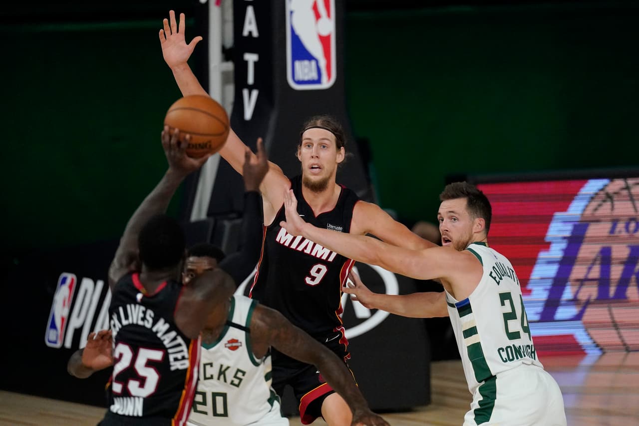 Con un marcador de 103-94 a favor, el Miami Heat finiquita la serie y manda a los Bucks de vuelta a Milwaukee.
