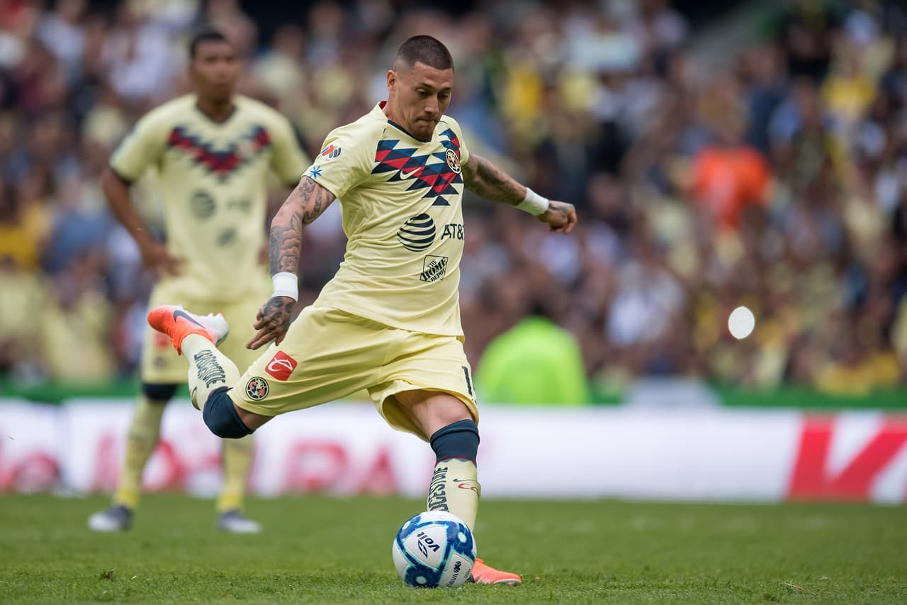 Para las semifinales, el chileno volvió a ser contado por Herrera, pero solo logró ver 3 minutos del encuentro de la vuelta cuando entró de cambio por Henry Martín.