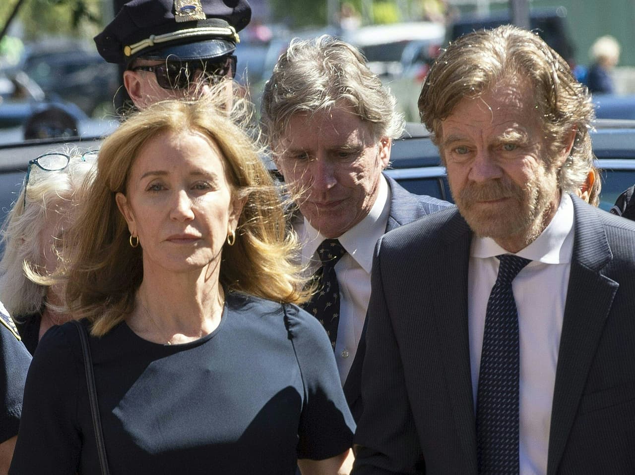 Condenan a la actriz  Felicity Huffman a 14 días de prisión por pago de sobornos para la admisión universitaria de su hija
