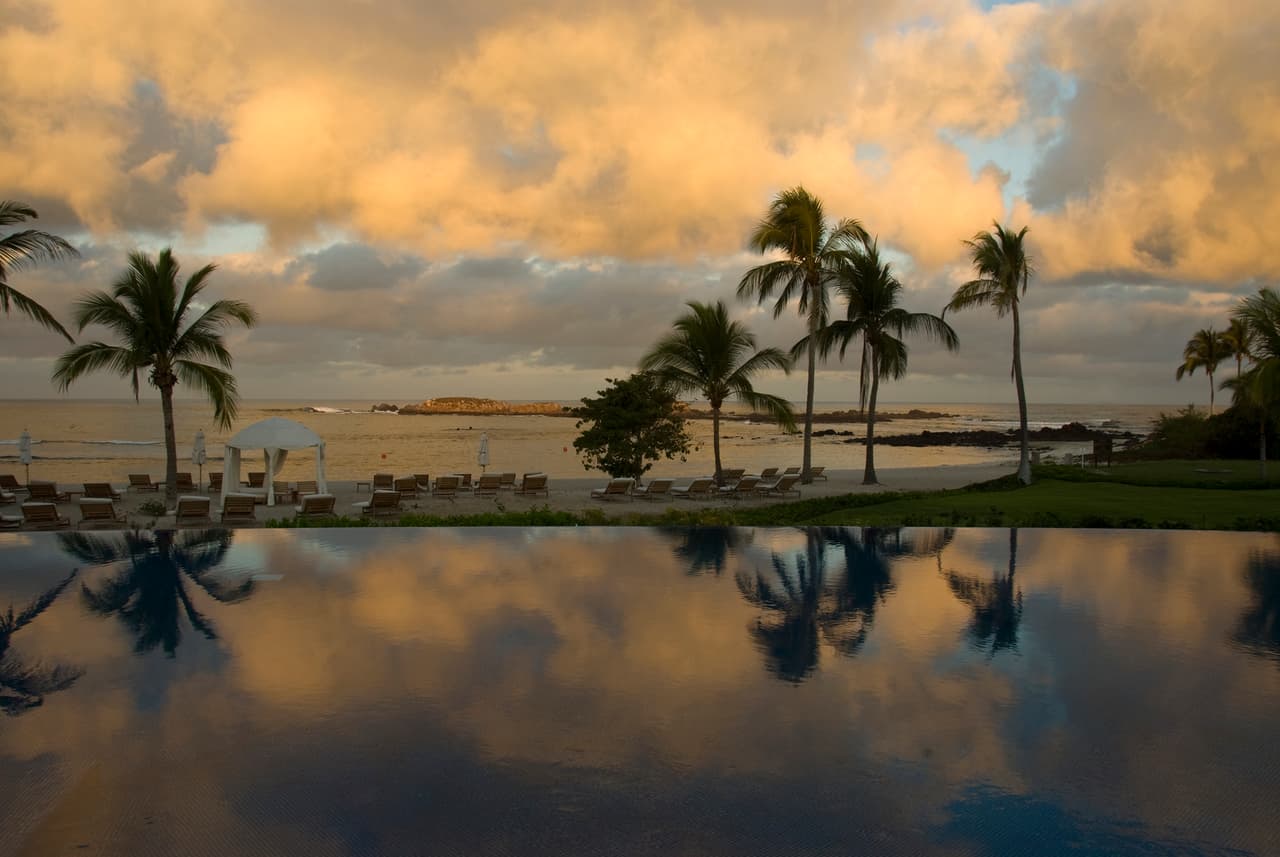 <b>Puesto 15. Punta Mita.</b>
<br>
<br>Este rincón apartado en el estado de Nayarit es conocido por sus opciones de alojamiento de lujo, campos de golf y playas vírgenes. Este pequeño pueblo turístico se encuentra en una península en la Bahía de Banderas, un paisaje que atrae a los viajeros que buscan un ambiente relajante.
<br>
<br>Los interesados en el buceo, la pesca y el surf podrán disfrutar allí de esas actividades.