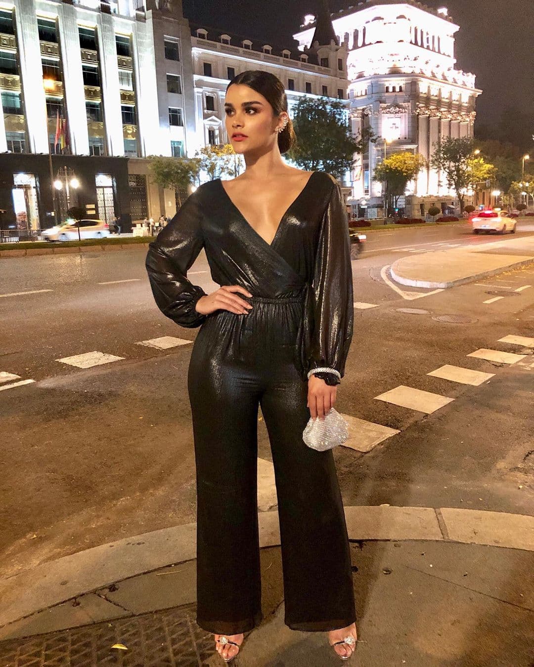 Clarissa Molina se ha desempeñado a lo largo de su carrera como modelo, actriz y presentadora, colocándose como una de las figuras más populares entre el público hispano de EEUU.