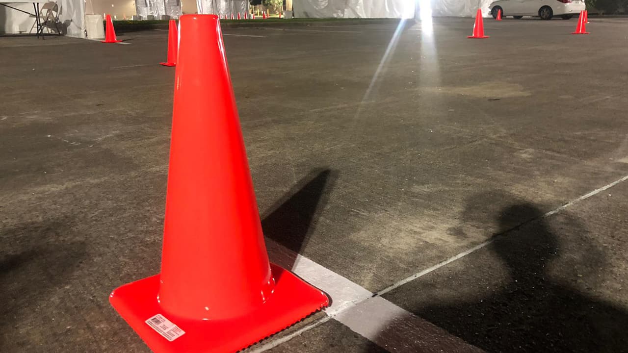 Las autoridades de salud pidieron a la gente llegar al lugar, solamente si presentaban síntomas.