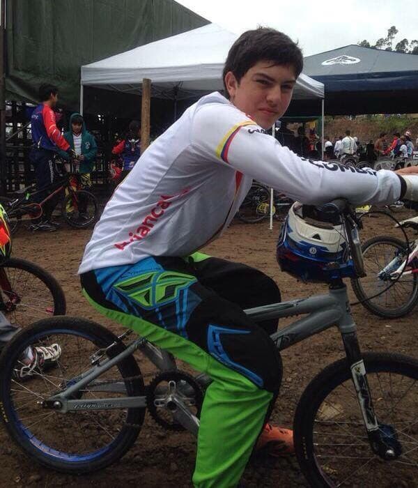 Joven ciclista sufre accidente y queda parapléjico