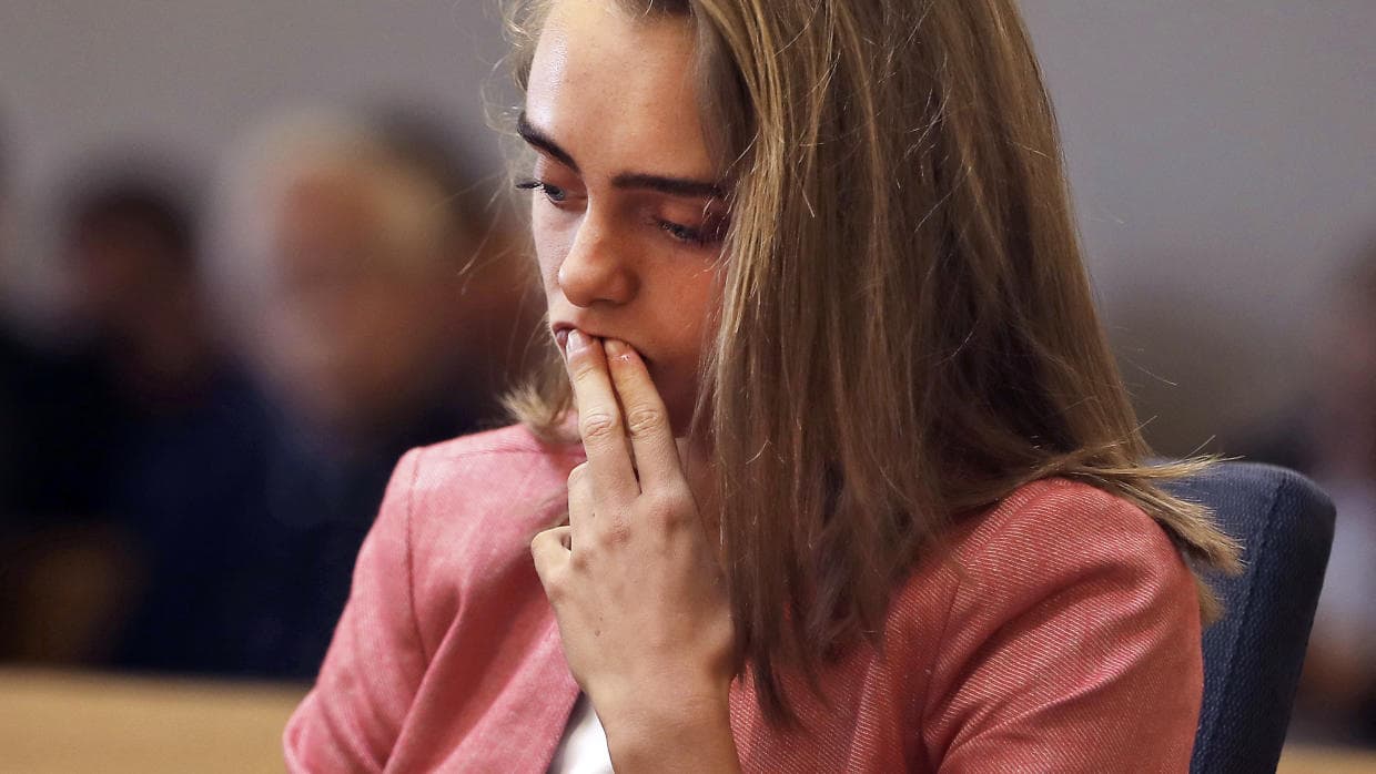 Los mensajes que escribió a sus amigos la joven acusada de alentar a su novio a suicidarse: "Lo escuché muriendo"