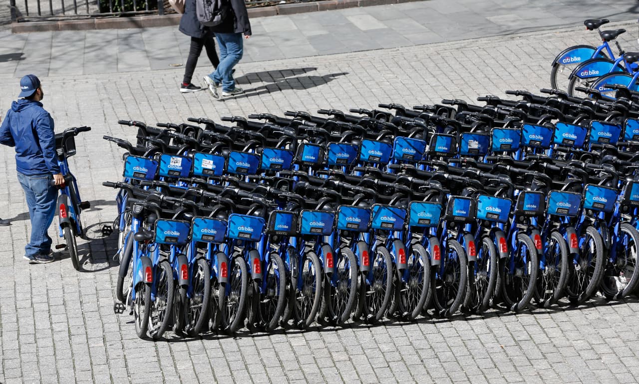 El sistema comenzó con 6,000 bicicletas distribuidas en 332 estaciones