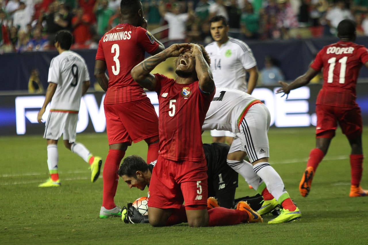 Panamá 1-2 México:  InjusTRIcia a Panamá, México a la final