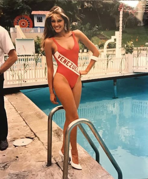 Catherine Fulop comenzó su carrera artística desde muy joven. En esta imagen la actriz tenía 21 años y era concursante del certamen de belleza Miss Venezuela, un año después consiguió realizar su primera actuación en la telenovela 'Roberta' (1987).