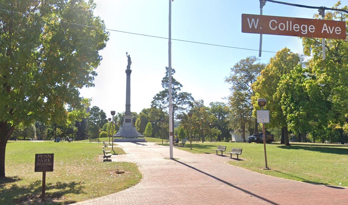 <b>York’s Penn Park</b>: Con sus canchas de básquetbol, la plataforma de chapoteo y un entorno tranquilo, es difícil imaginar que el hermoso Penn Park de York fue una vez la ubicación de un hospital del ejército de los EE. UU. Donde 14,000 soldados fueron tratados durante la Guerra Civil. Se dice que los espíritus de muchos rondan el parque hasta el día de hoy.
