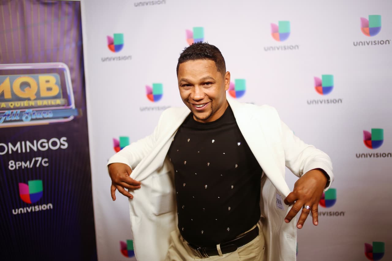 Como a todos, ya le urge subirse al escenario a bailar.