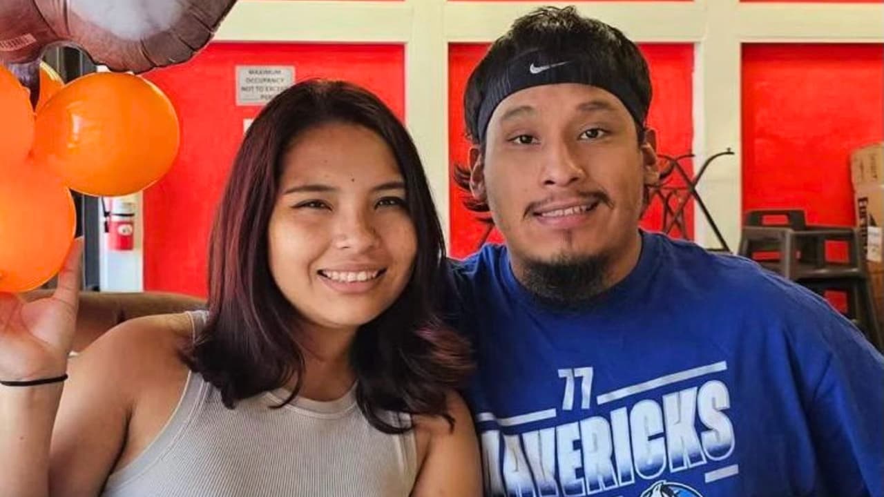 Oscar Isidro posa junto a su hermana en una fotografía que su familia difundió durante la búsqueda para tratar de dar con su paradero.