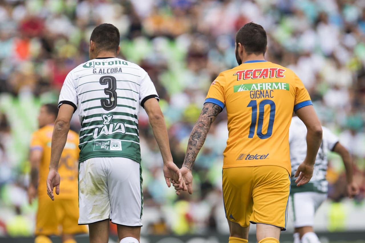 Incluso hubo u¡mucha cercanía entre algunos de los jugadores rivales.