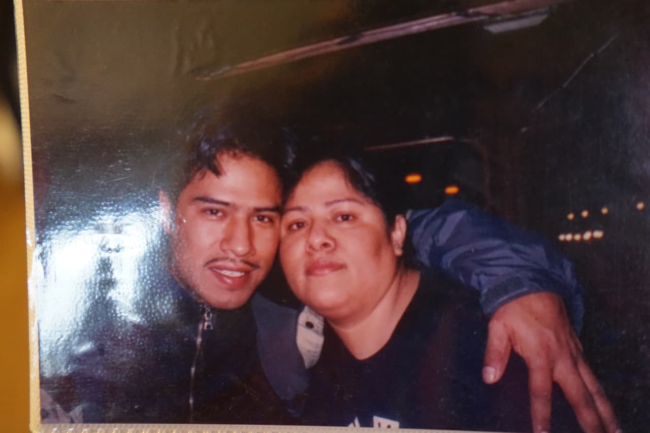 Mirna y Miguel, quienes han estado juntos unos 18 años.