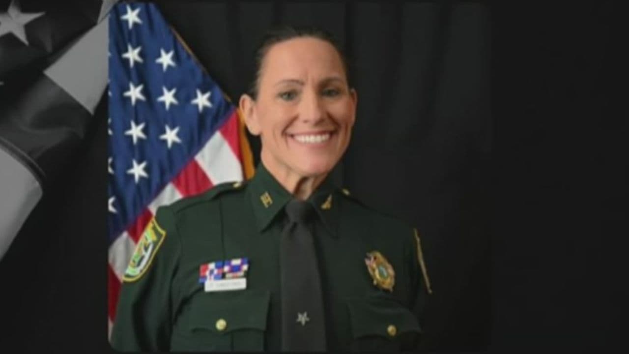 Mujer policía muere durante tiroteo en Vero Beach: ejecutaba una orden de desalojo en una vivienda