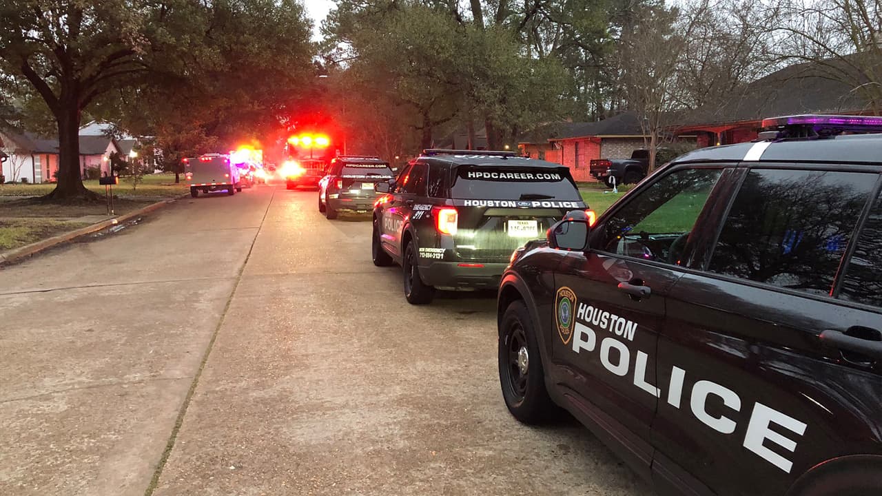 Muere un hombre luego de ser atacado por los perros de su vecino, según dice la policía