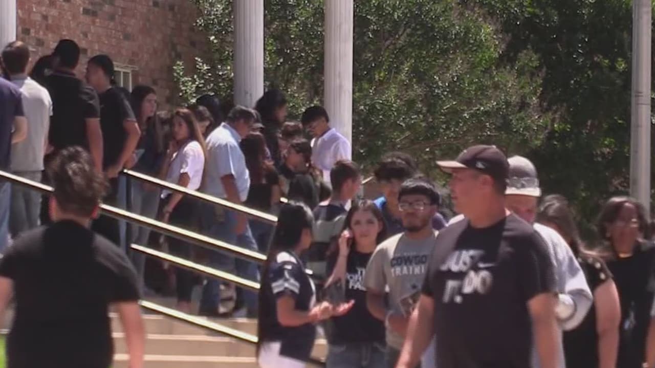 <b>Este jueves se llevó a cabo en la iglesia Crossroads, el funeral de José Luis ‘Joe’ Ramírez Jr,</b>. Se calcula que más de 700 personas, entre familiares y amigos, se dieron cita para darle el último adiós al joven.