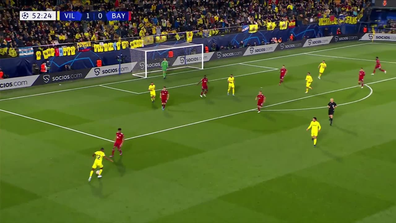 ¡CERCA! Gerard Moreno disparó que se estrella en el poste.