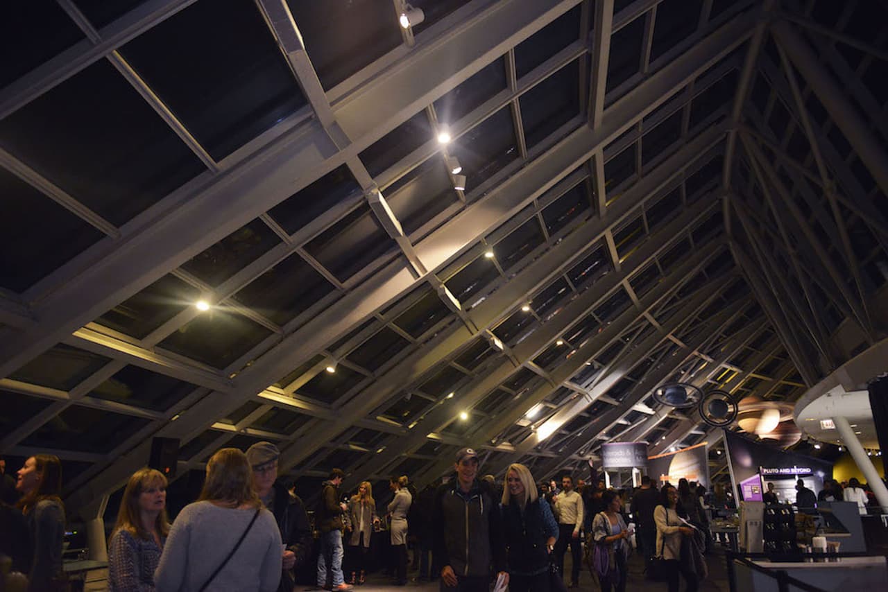 El museo está ubicado en 1300 sur de Lake Shore Drive. Para obtener más información, visita la pagina web
<a href="https://www.adlerplanetarium.org/adler-planetarium-special-offers/"><u>adlerplanetarium.org.</u></a>