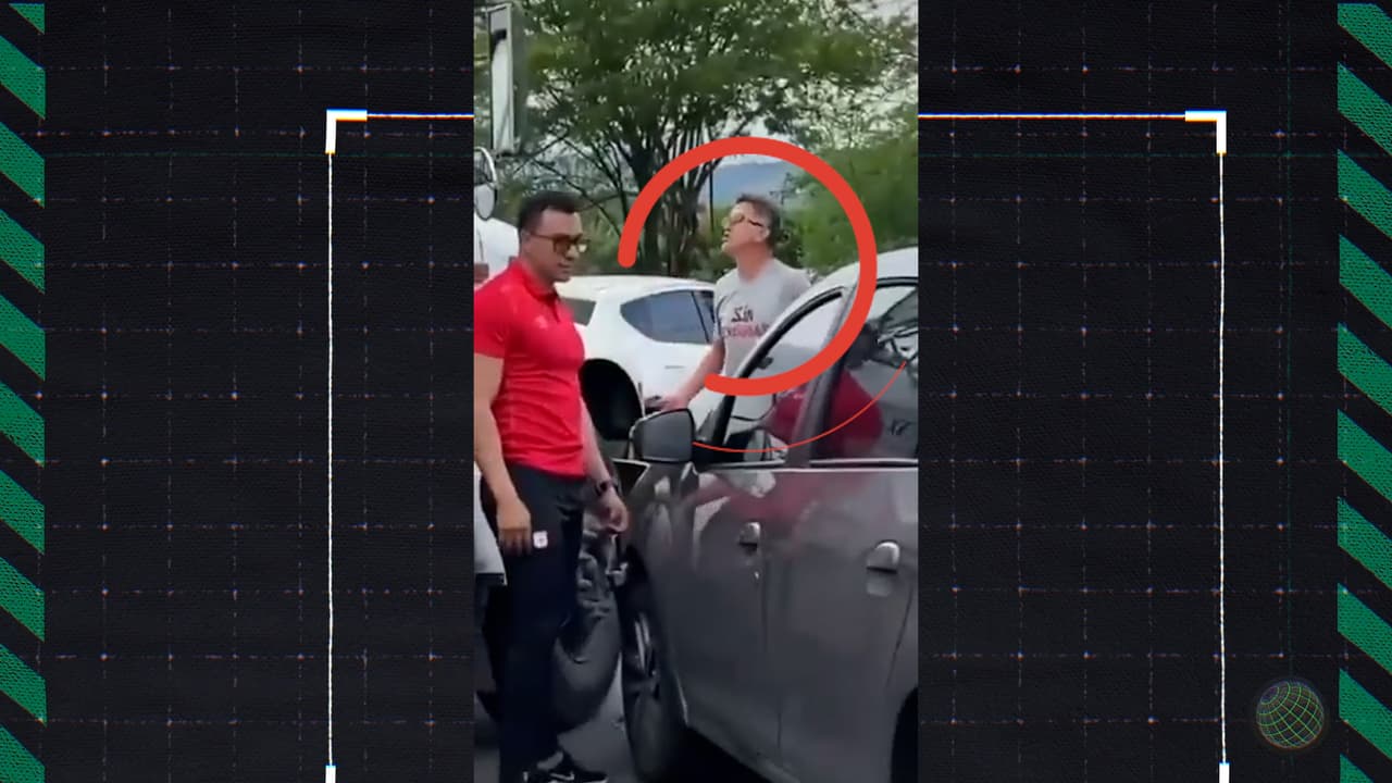 El extécnico del Tri, Juan Carlos Osorio, reacciona furioso en accidente vial