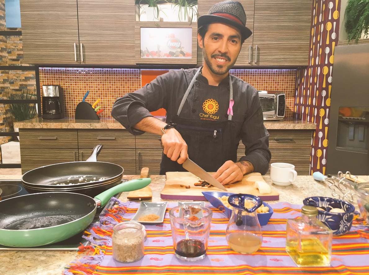 Mariano Garcés, mejor conocido como el Chef Yogui, lleva más de siete años promoviendo una alimentación saludable en la televisión mexicana y nos da muchísimo gusto que comparta sus riquísimas recetas con nosotros en HOY.