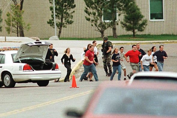 Tiroteo de Columbine cambió para siempre la actuación policial, pero en Uvalde volvieron a cometer el mismo error