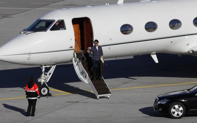 <b>Tom</b> 
<b>Cruise</b> también tiene su lugar en el ranking, junto a su avión para viajar a todos los rincones del mundo y rodar sus películas en algunas locaciones alucinantes y exóticas.