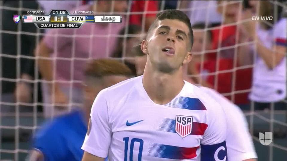 Tiro desviado de Christian Pulisic