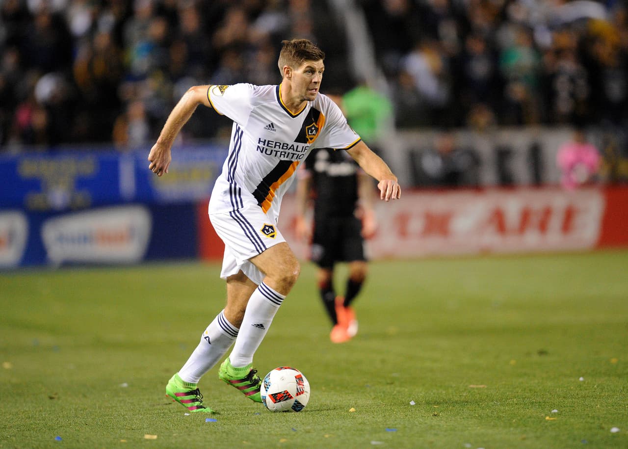 5) STEVEN GERRARD | 'Stevie' se ha convertido en uno de los jugadores más importantes del LA Galaxy esta temporada, después que se logró acoplar a la liga. Es el que más camisetas vende de su equipo.