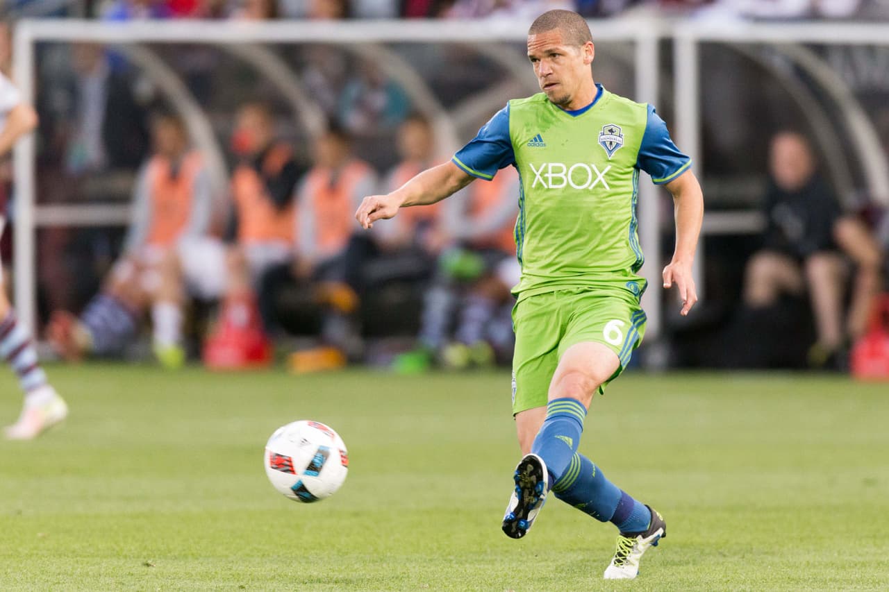 18) OSVALDO ALONSO | El cubano, quien llegó a EE.UU. hace ocho años tras desertar de la selección de su país en una Copa Oro, es uno de los volantes defensivos más sólidos de la MLS.