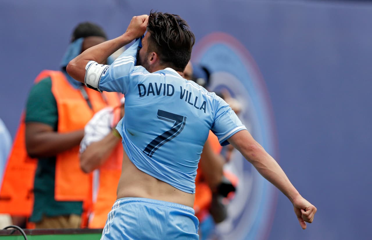 3) DAVID VILLA | "El Guaje" besa el escudo de New York City FC con pasión cuando un gol. Actualmente es el goleador de la MLS y además es firme candidato para ser el jugador más valioso de la liga este año.