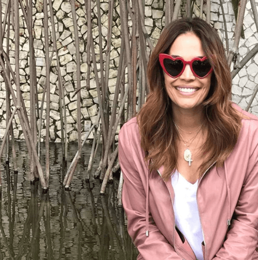 El de Karla Martínez fue un fin de semana divertido, y de mucho amor, esos lentes lo dicen todo.