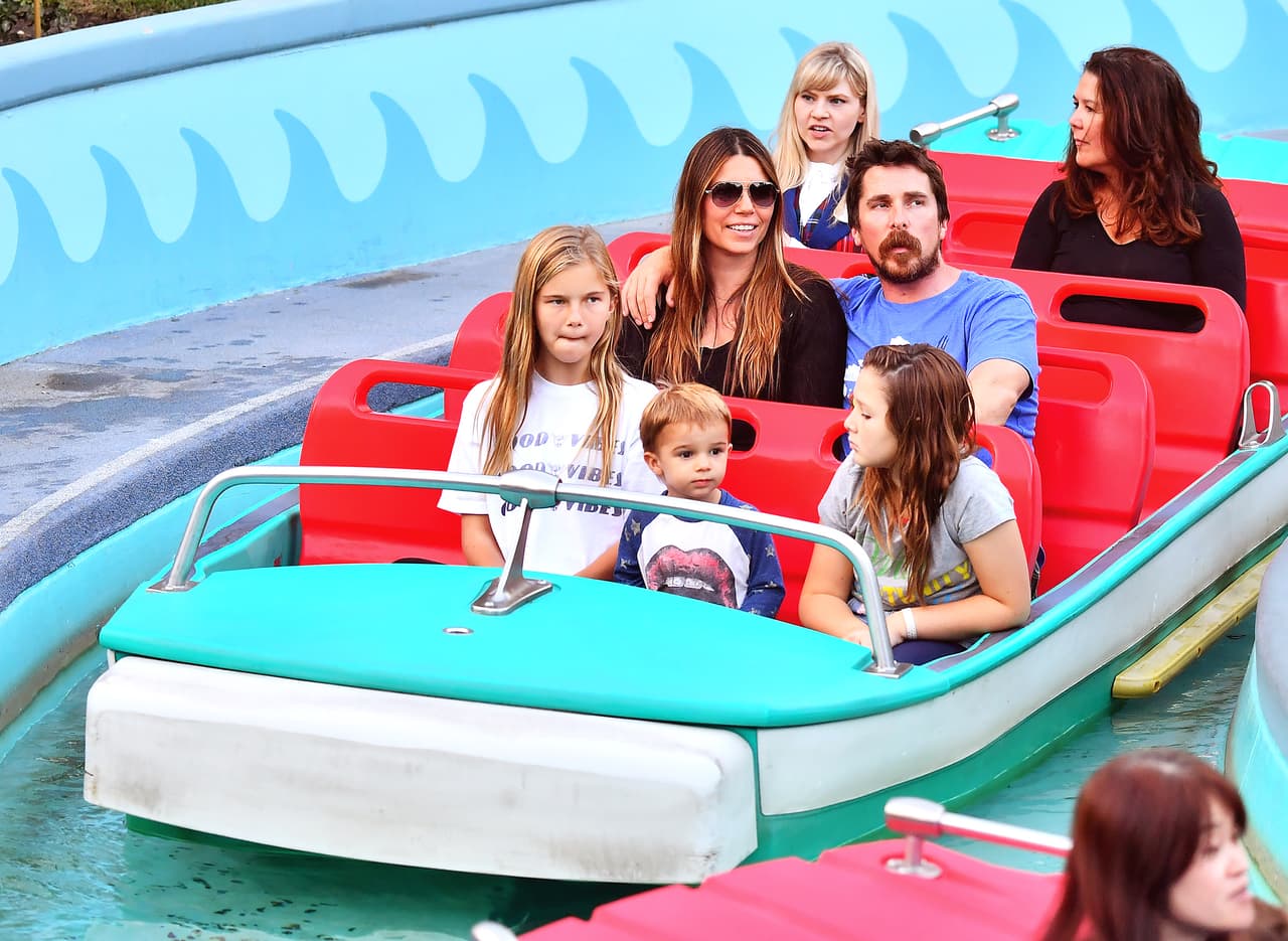 Estuvieron felices disfrutando de los juegos infantiles del parque de Mickey.
