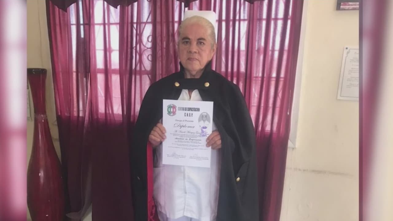 “Nunca es tarde para alcanzar sus sueños”, abuelita se gradúa de auxiliar de enfermería en medio del coronavirus