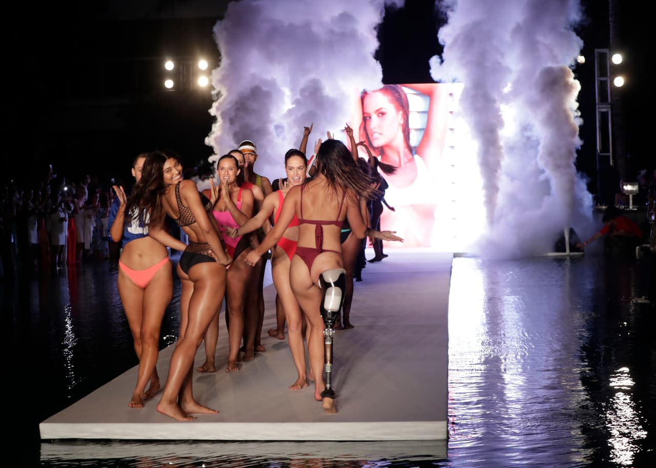 La revista Sports Illustrated, famosa por los posados de mujeres en traje de baño decidió apostar por mujeres más diversas y de cuerpos variados para su desfile.